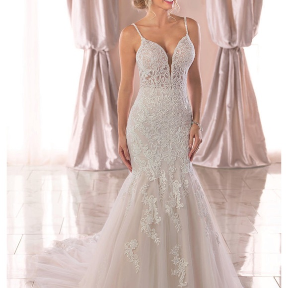 This dress has never been wore. Unaltered Style 6793. - Picture 2 of 3
